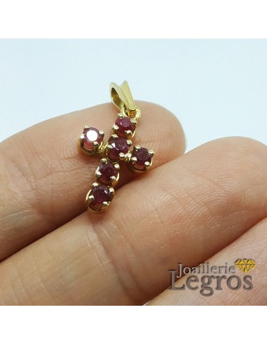 Pendentif croix or jaune 18 carats et ses 6 pierres précieuses (Rubis ou Emeraudes) Les êtres humains sont 