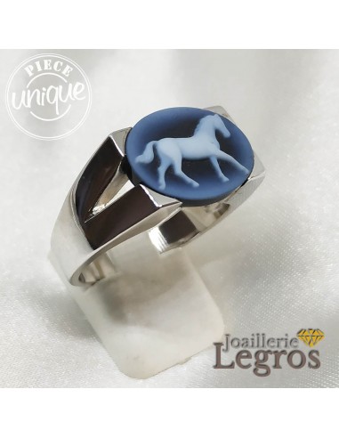 Bague Homme Camée bleu Onyx cheval en or blanc 18 carats 50% de réduction en Octobre 2024