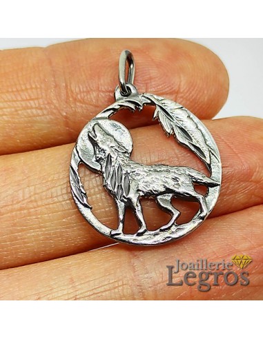 Pendentif Loup sous la lune médaille argent 925 est présent 