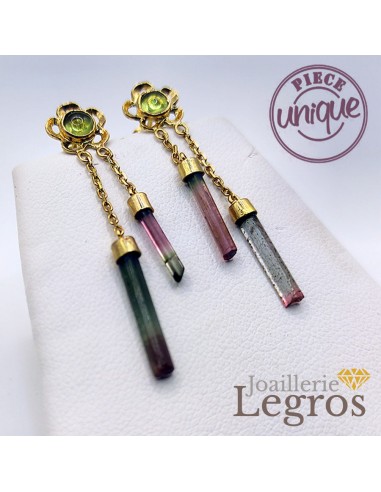 Boucles d'oreilles pendantes asymétriques tourmalines et péridots Fleurs Or 18 carats en stock