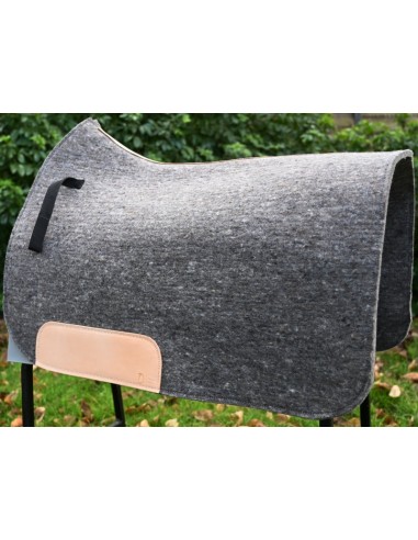 Felt trail riding saddle pad s'inspire de l'anatomie humaine