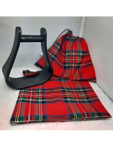 Red tartan stirrup bags/covers s'inspire de l'anatomie humaine